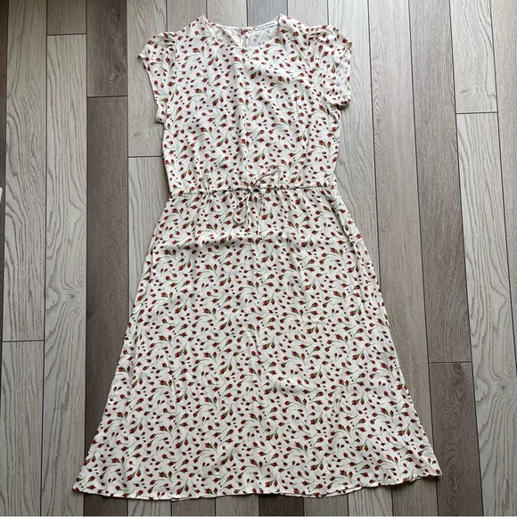 Reformation Gavin midi dress in a white and red rose bud floral pattern - Picture 8 of 8